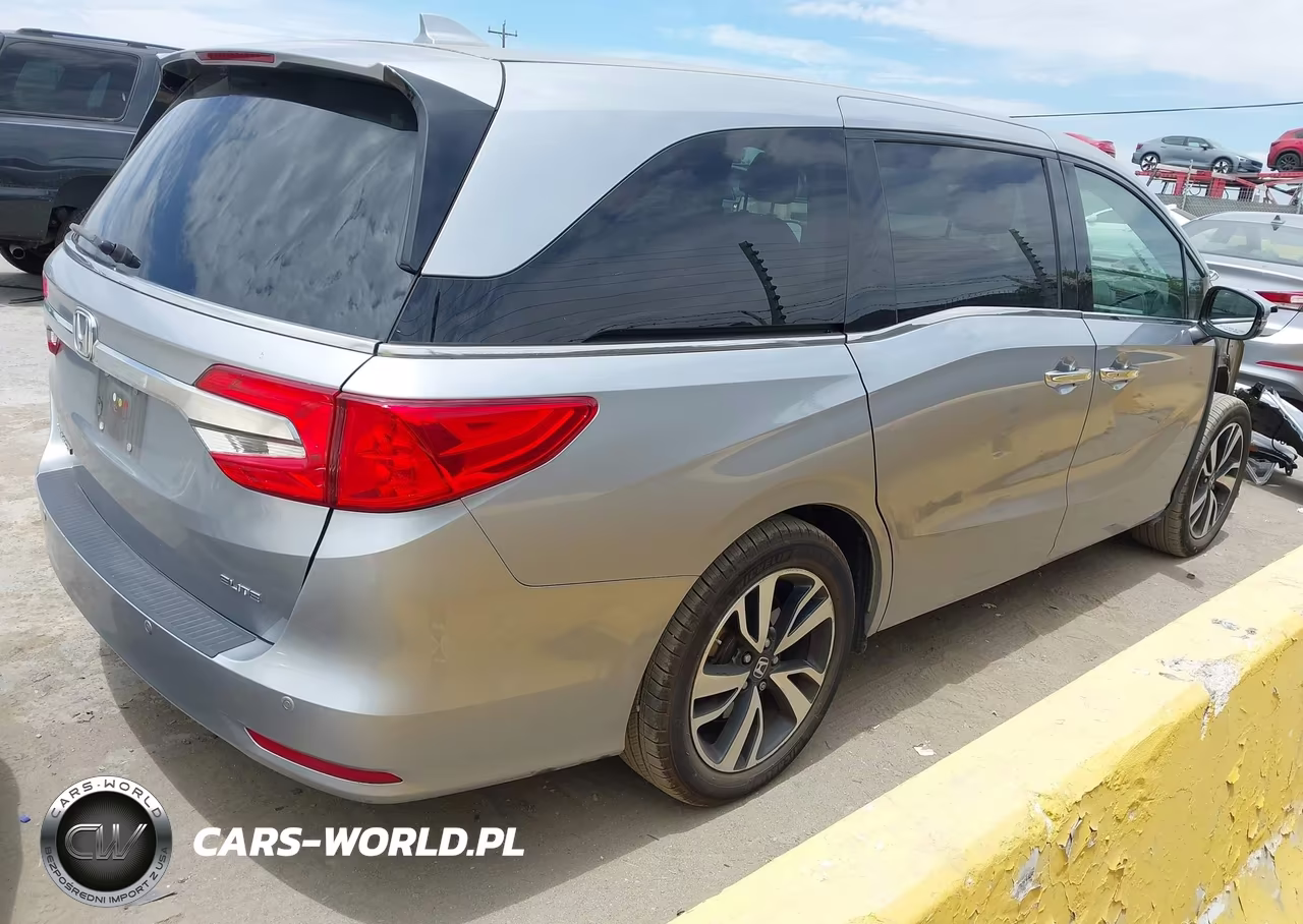 2018 Honda Odyssey Elite VIN:5FNRL6H94JB009372 - 4