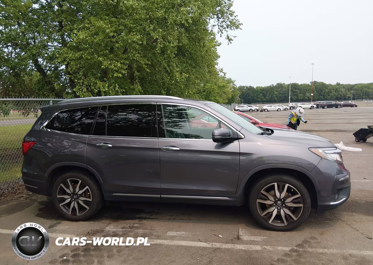 2019 Honda Pilot Touring VIN:5FNYF6H65KB007074 - 13