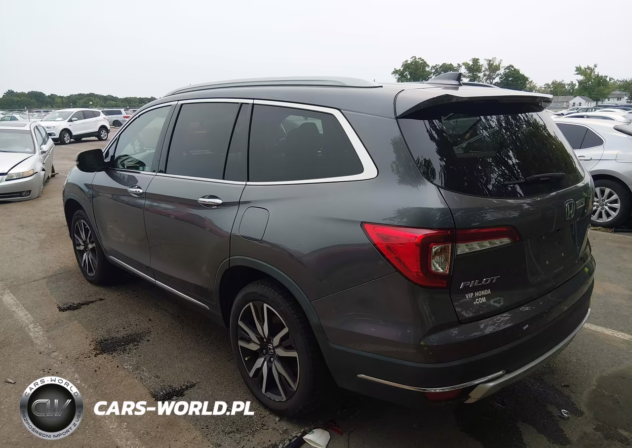 2019 Honda Pilot Touring VIN:5FNYF6H65KB007074 - 3