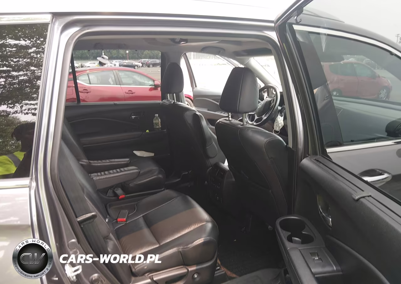 2019 Honda Pilot Touring VIN:5FNYF6H65KB007074 - 8