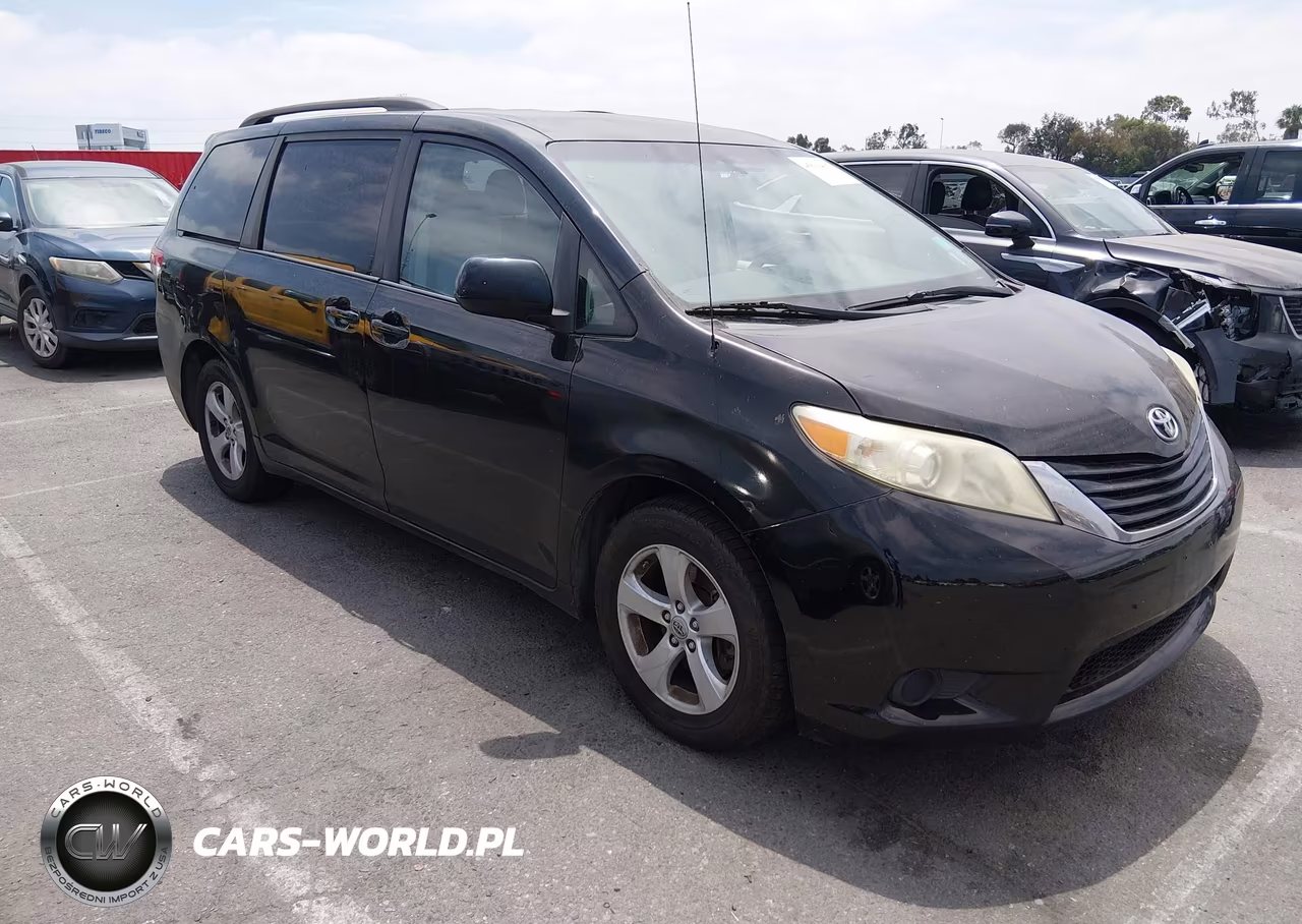 2011 Toyota Sienna Le V6 – zdjęcie 1 z 16