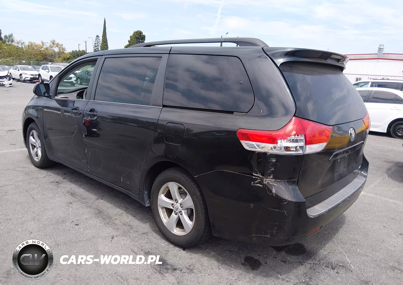 2011 Toyota Sienna Le V6 VIN:5TDKK3DC5BS132602 - 3