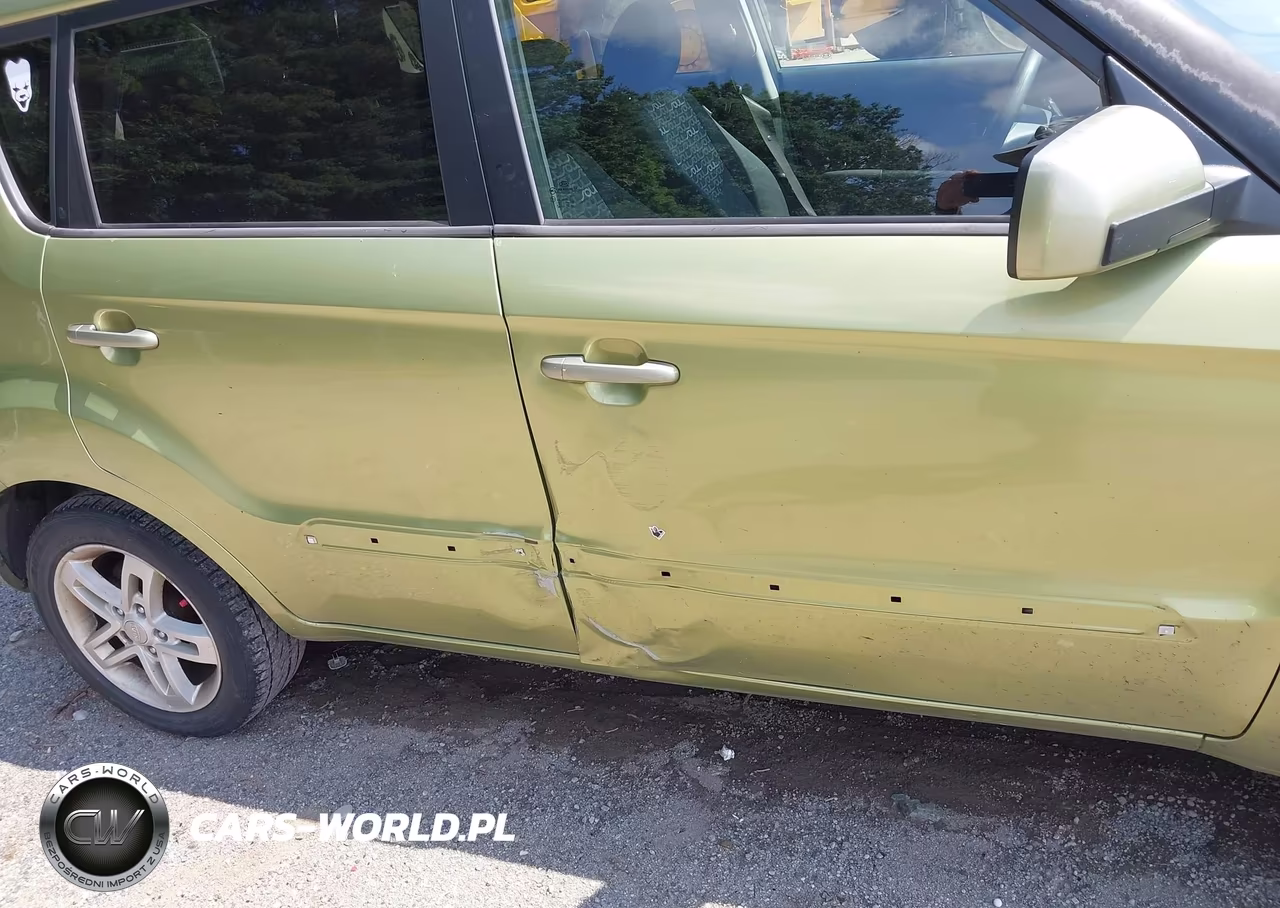 2011 Kia Soul + VIN:KNDJT2A29B7279059 - 13