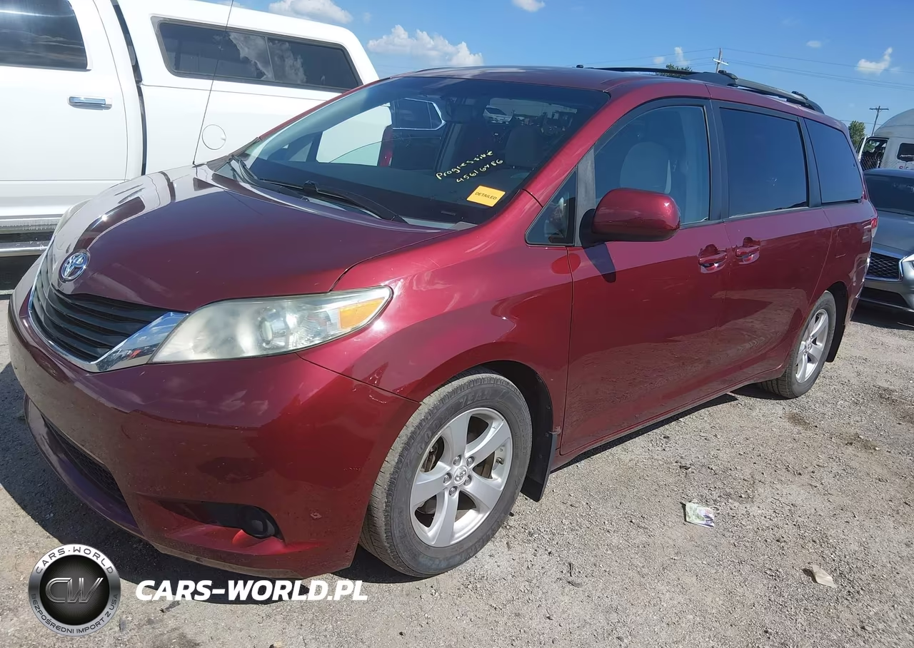 2013 Toyota Sienna Le V6 8 Passenger VIN:5TDKK3DC9DS285812 - 2