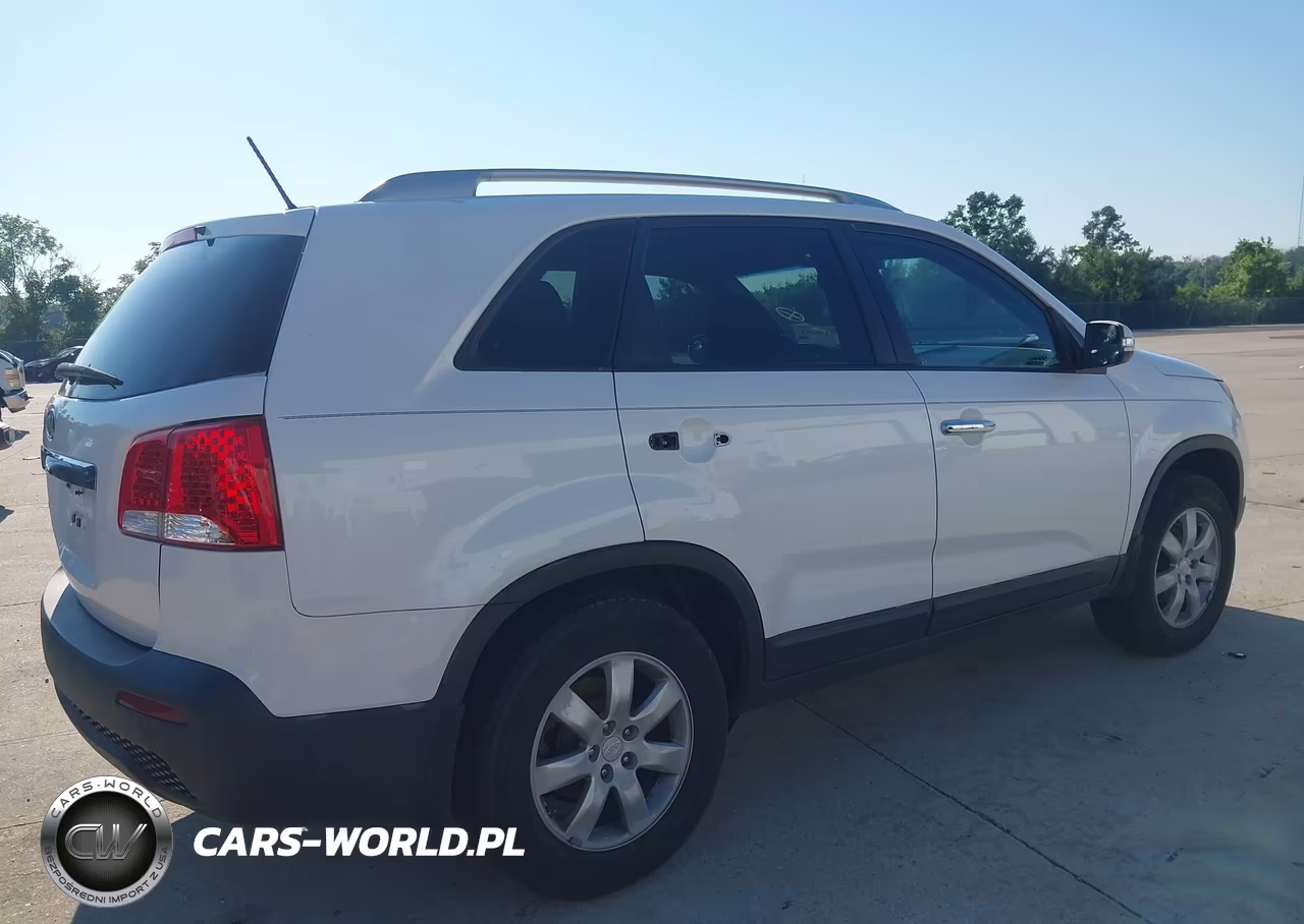 2011 Kia Sorento Lx VIN:5XYKT3A19BG125990 - 4
