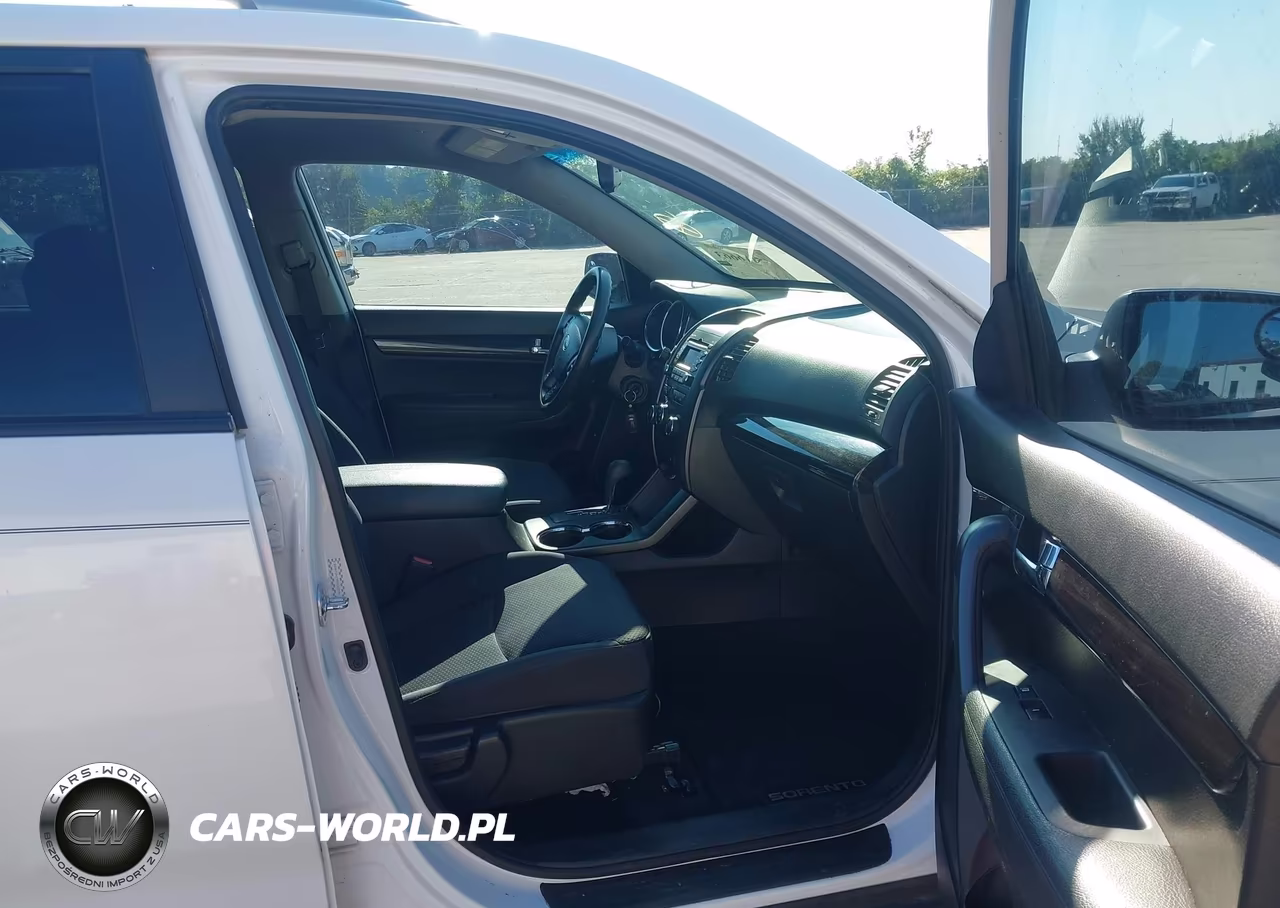 2011 Kia Sorento Lx VIN:5XYKT3A19BG125990 - 5