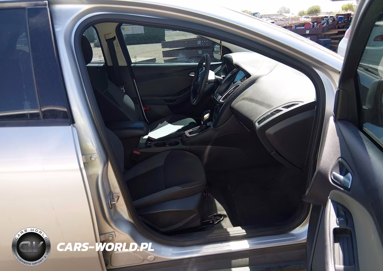 2014 Ford Focus Se VIN:1FADP3F23EL374718 - 5