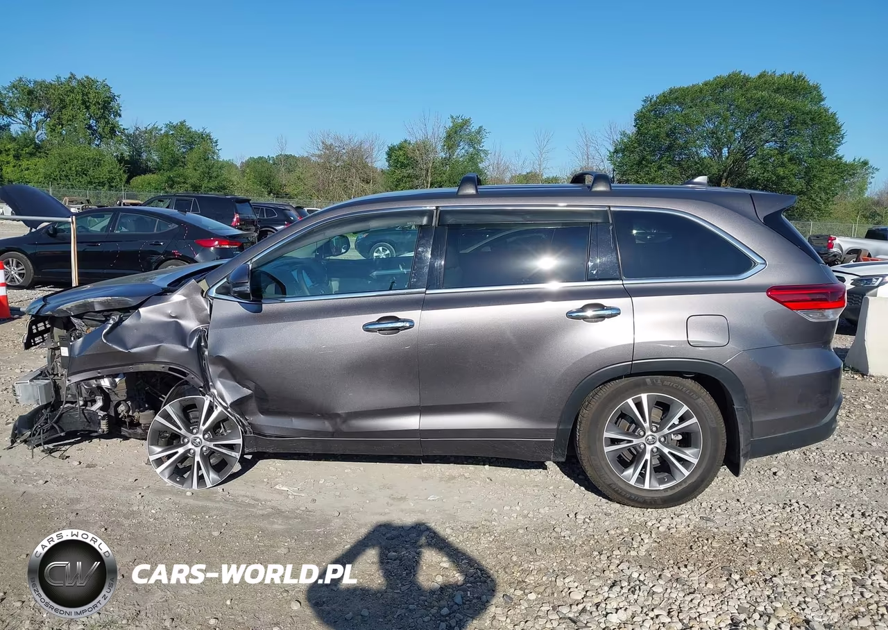 2017 Toyota Highlander Le Plus VIN:5TDBZRFH7HS374369 - 15