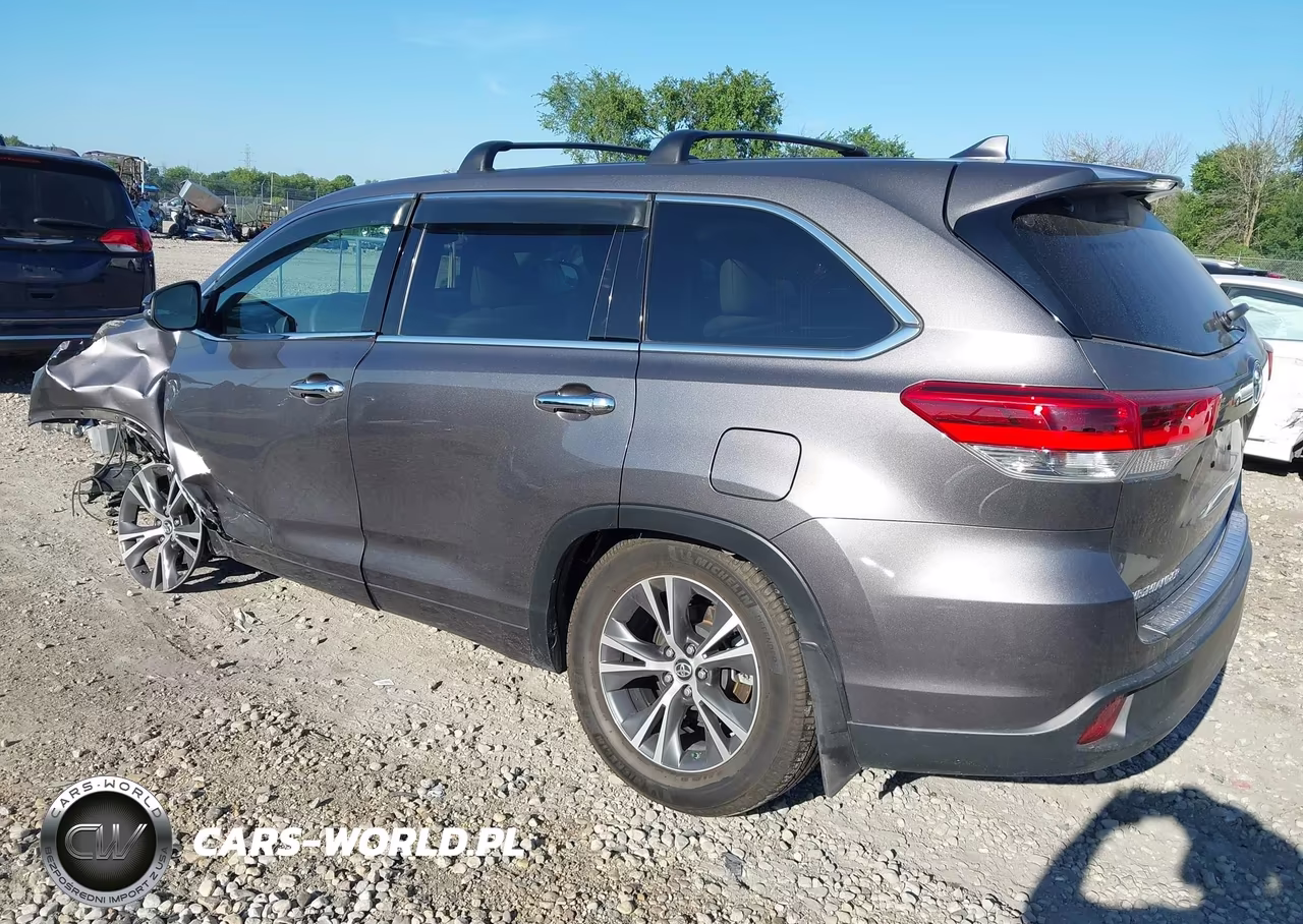 2017 Toyota Highlander Le Plus VIN:5TDBZRFH7HS374369 - 3