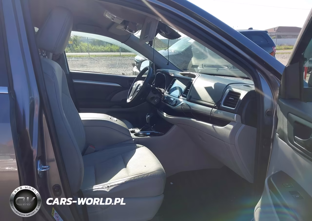 2017 Toyota Highlander Le Plus VIN:5TDBZRFH7HS374369 - 5