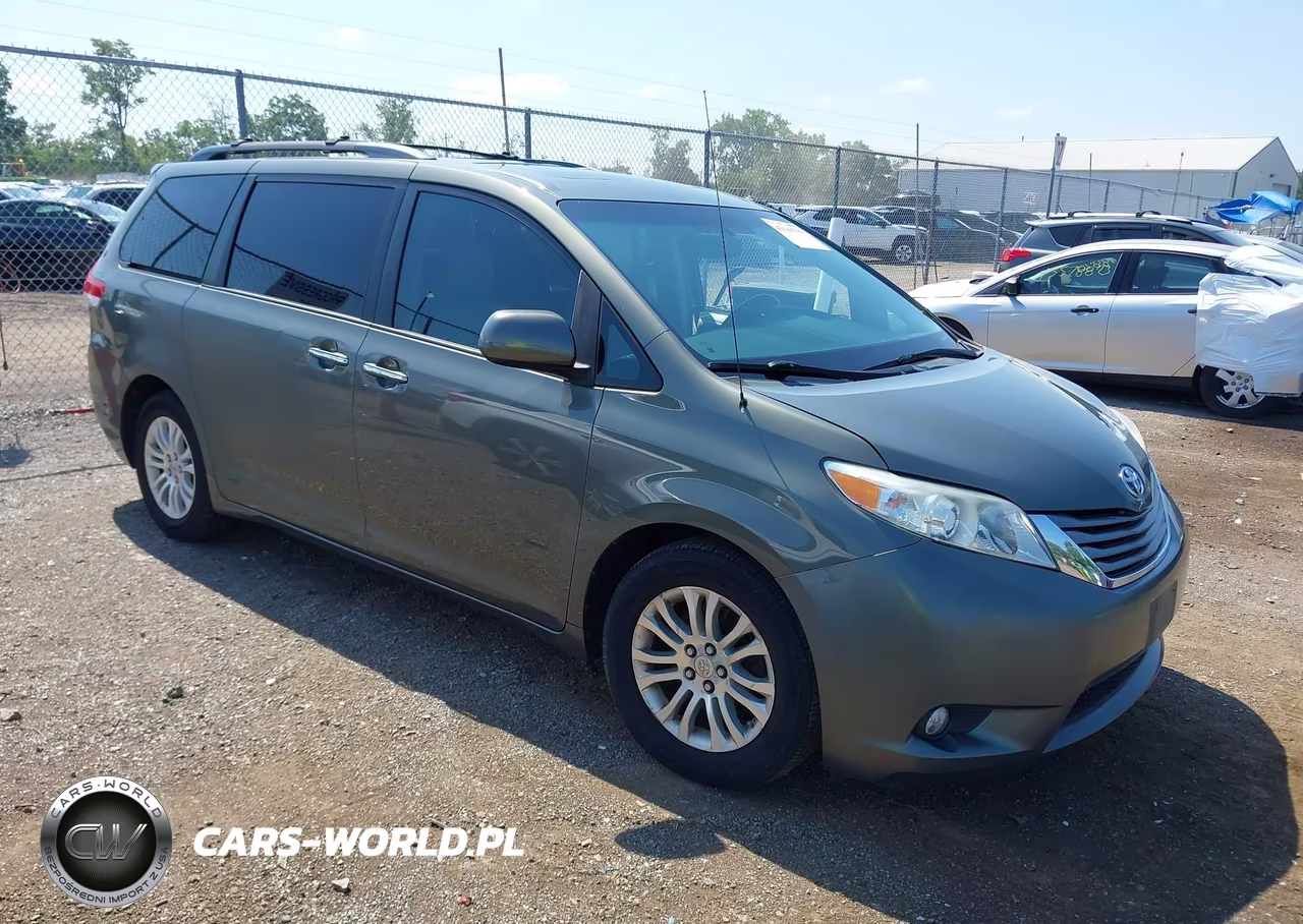 2012 Toyota Sienna Xle V6 8 Passenger