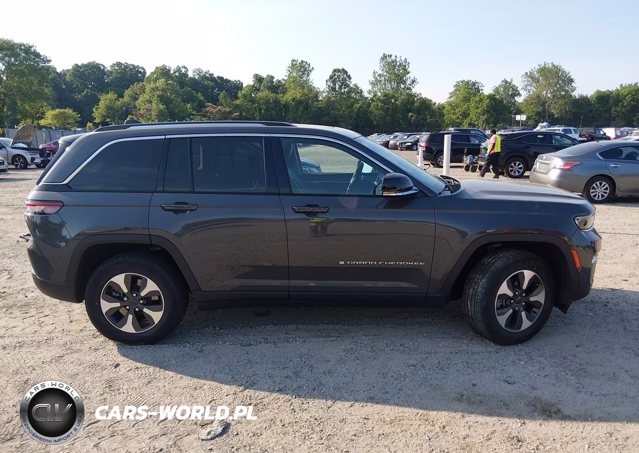 2022 Jeep Grand Cherokee 4Xe Limited 4X4 VIN:1C4RJYB68N8777734 - 12
