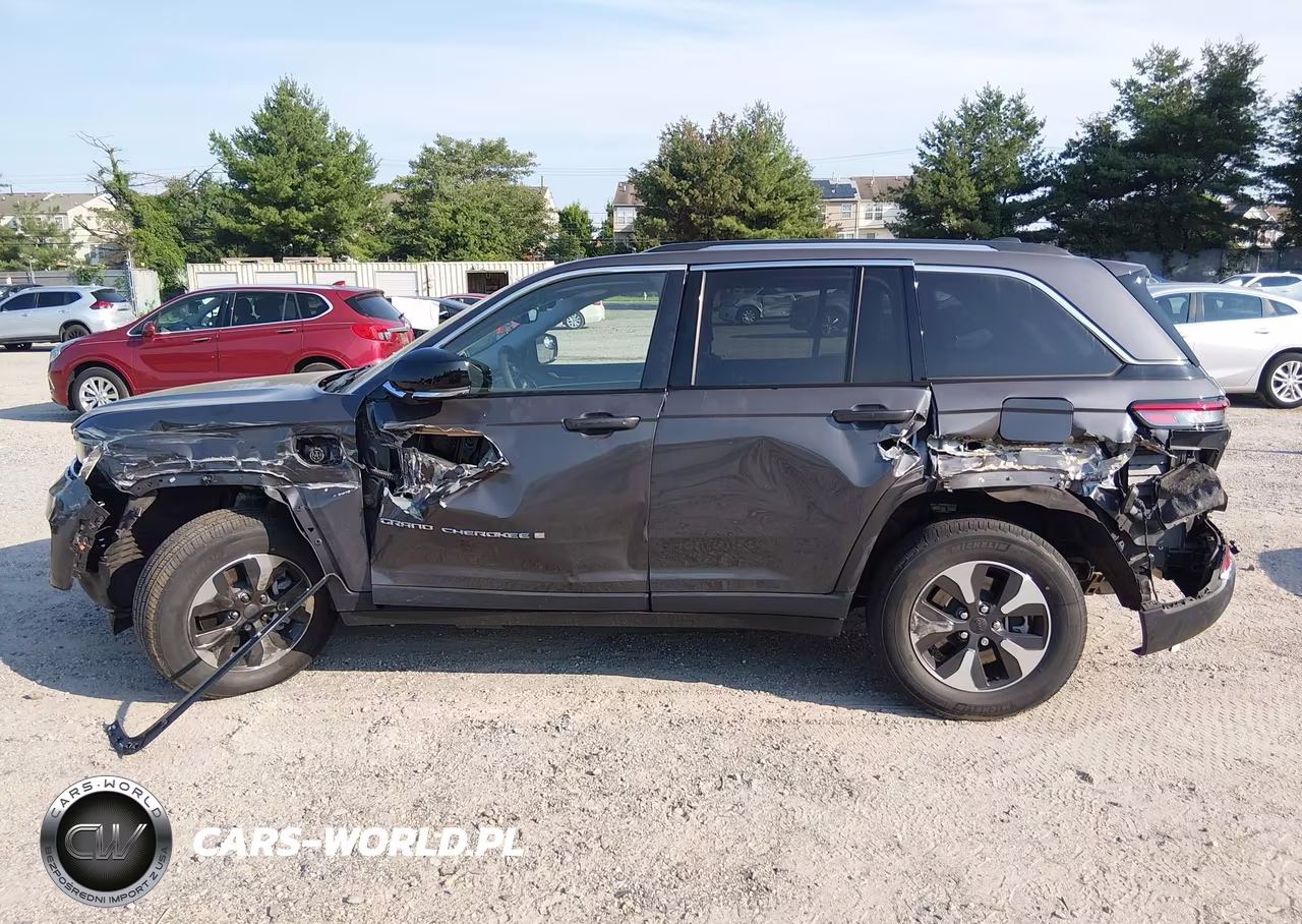 2022 Jeep Grand Cherokee 4Xe Limited 4X4 VIN:1C4RJYB68N8777734 - 13