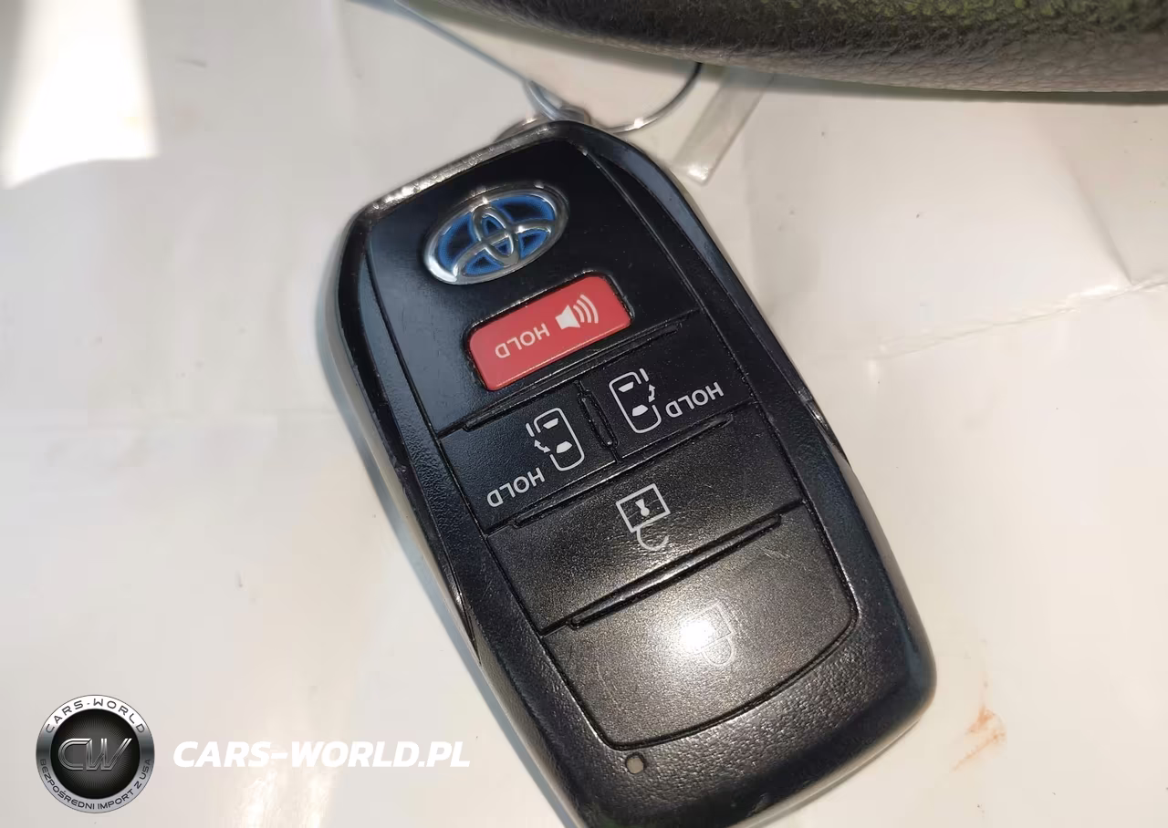 2023 Toyota Sienna Le VIN:5TDBSKFC3PS078991 - 11