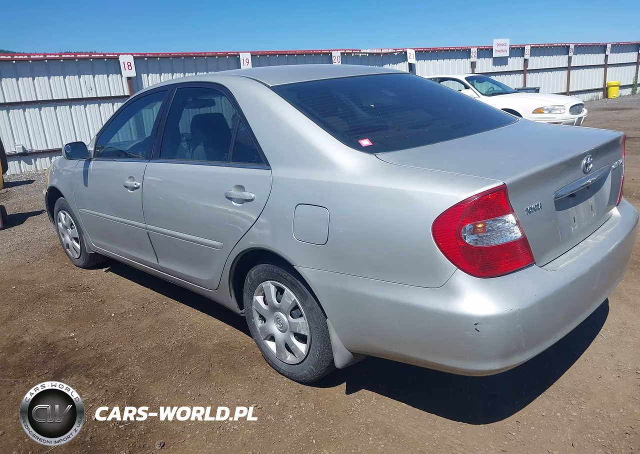 2002 Toyota Camry Le VIN:4T1BE32K52U104338 - 3