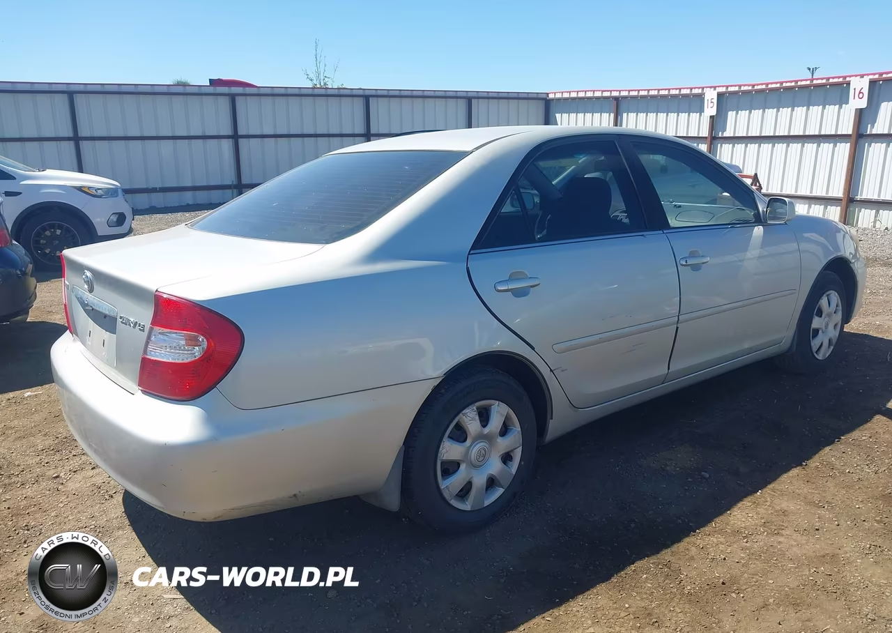 2002 Toyota Camry Le VIN:4T1BE32K52U104338 - 4