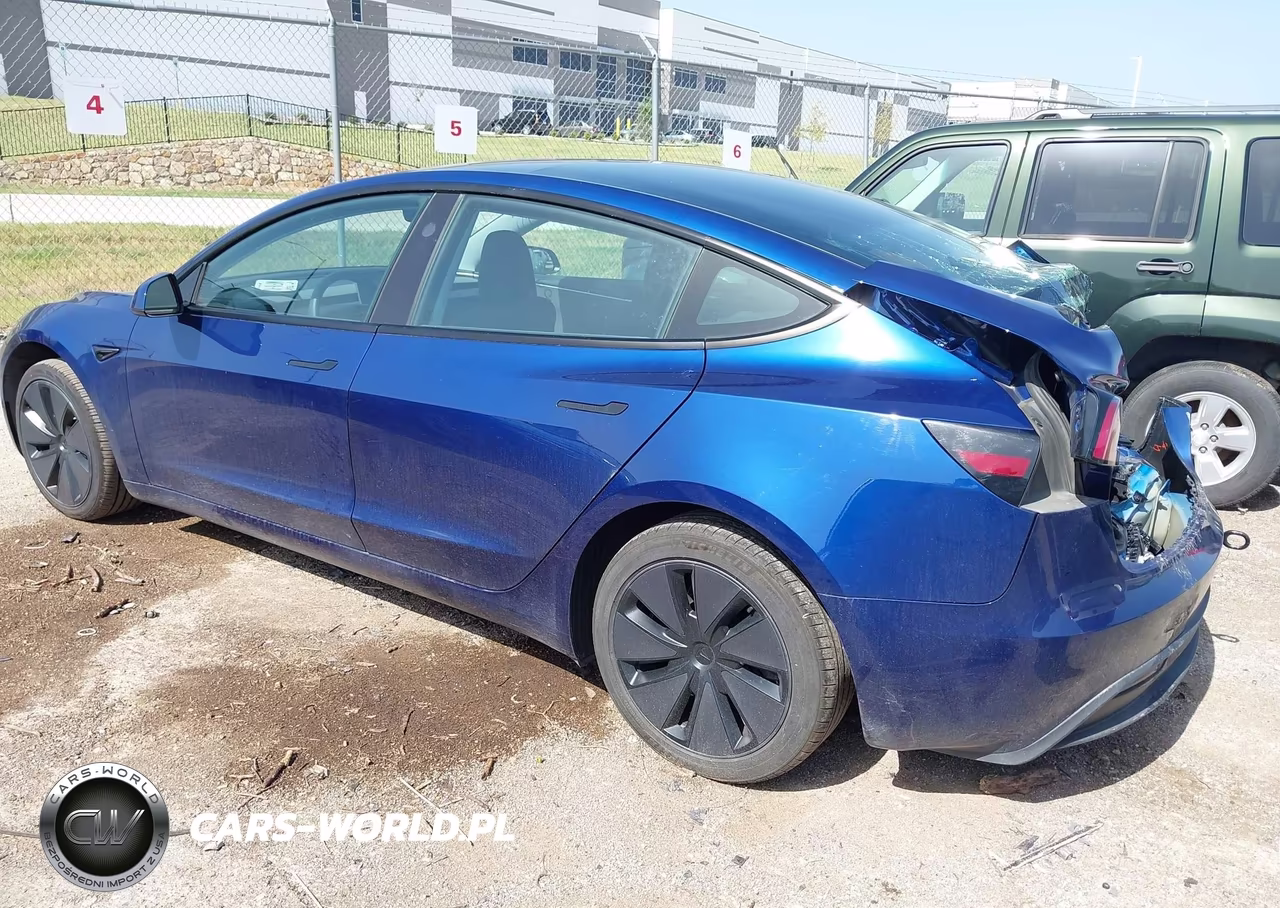2025 Tesla Model 3 VIN:5YJ3E1EA9SF912250 - 3