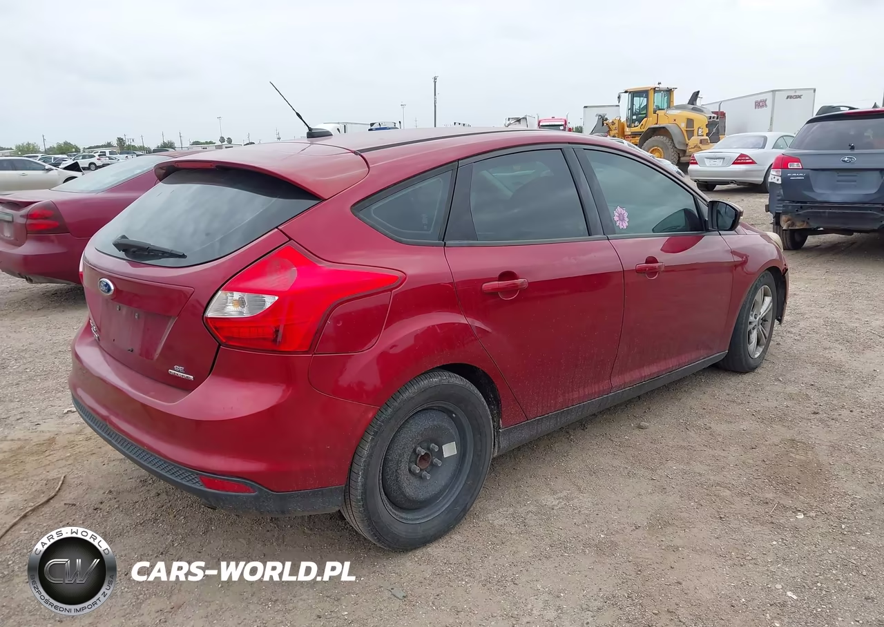 2014 Ford Focus Se VIN:1FADP3K22EL117734 - 4