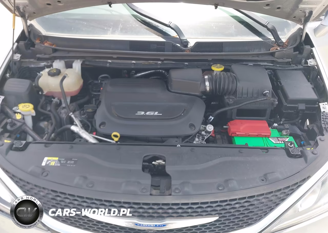 2019 Chrysler Pacifica Limited VIN:2C4RC1GG4KR508519 - 10