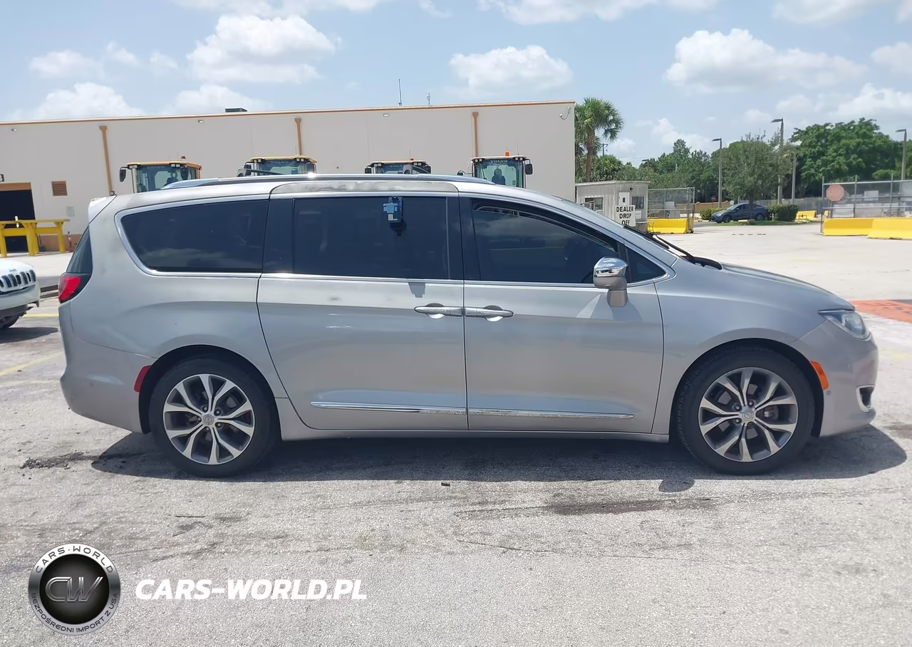 2019 Chrysler Pacifica Limited VIN:2C4RC1GG4KR508519 - 13