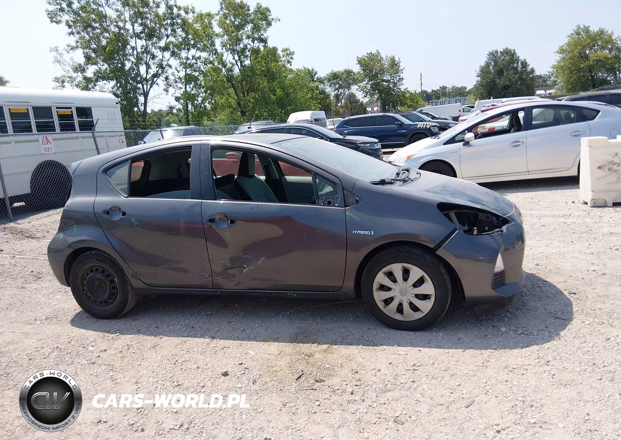 2014 Toyota Prius C One VIN:JTDKDTB37E1563862 - 13