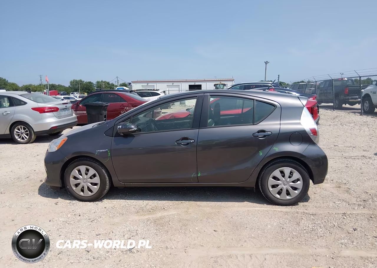2014 Toyota Prius C One VIN:JTDKDTB37E1563862 - 14