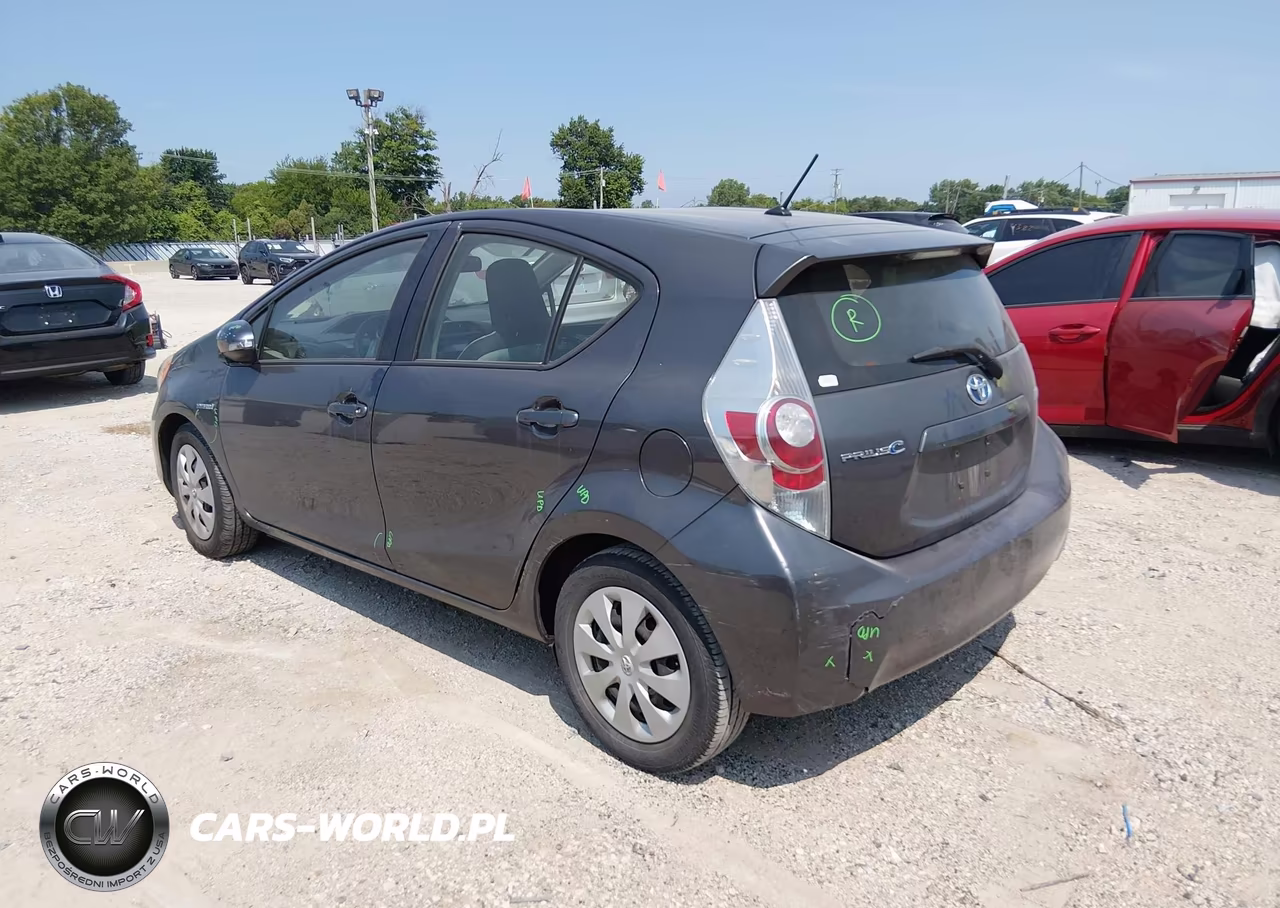 2014 Toyota Prius C One VIN:JTDKDTB37E1563862 - 3