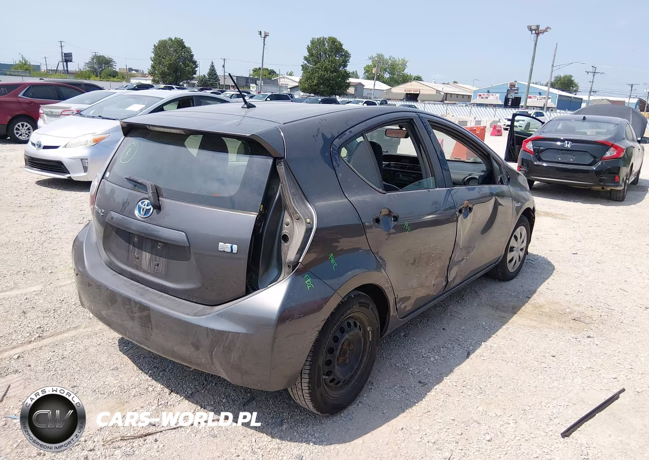 2014 Toyota Prius C One VIN:JTDKDTB37E1563862 - 4
