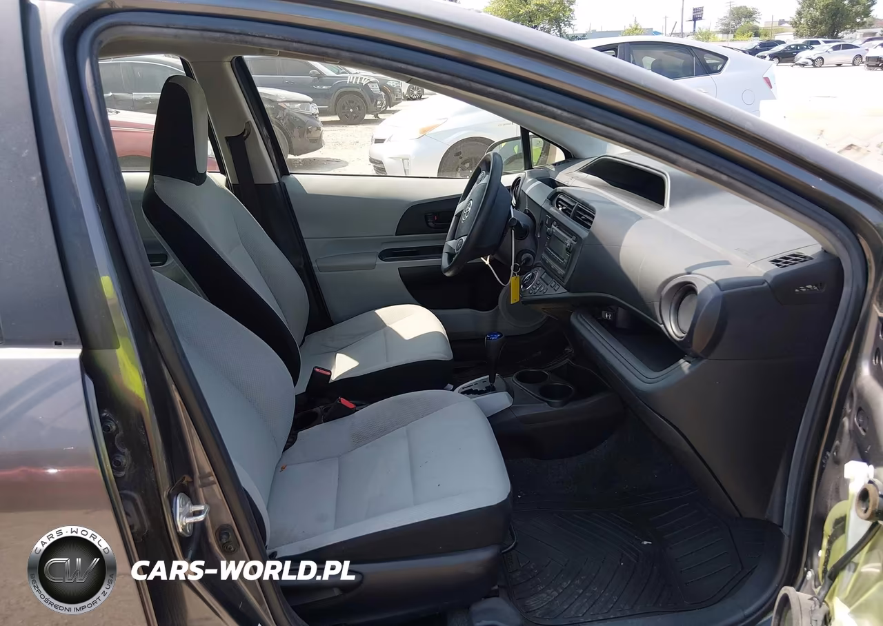 2014 Toyota Prius C One VIN:JTDKDTB37E1563862 - 5