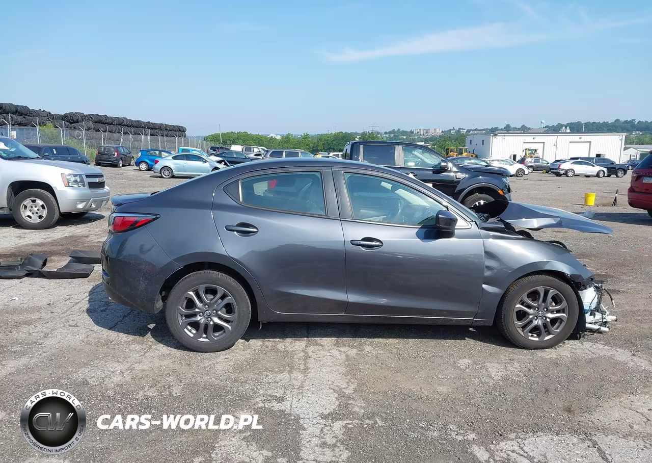 2019 Toyota Yaris Le VIN:3MYDLBYV4KY513198 - 13