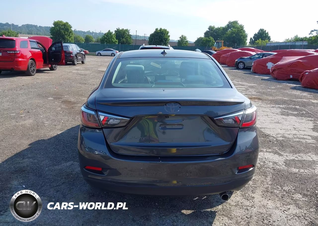 2019 Toyota Yaris Le VIN:3MYDLBYV4KY513198 - 16