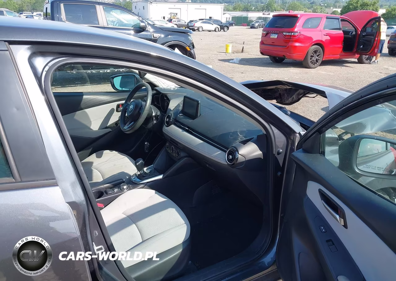 2019 Toyota Yaris Le VIN:3MYDLBYV4KY513198 - 5