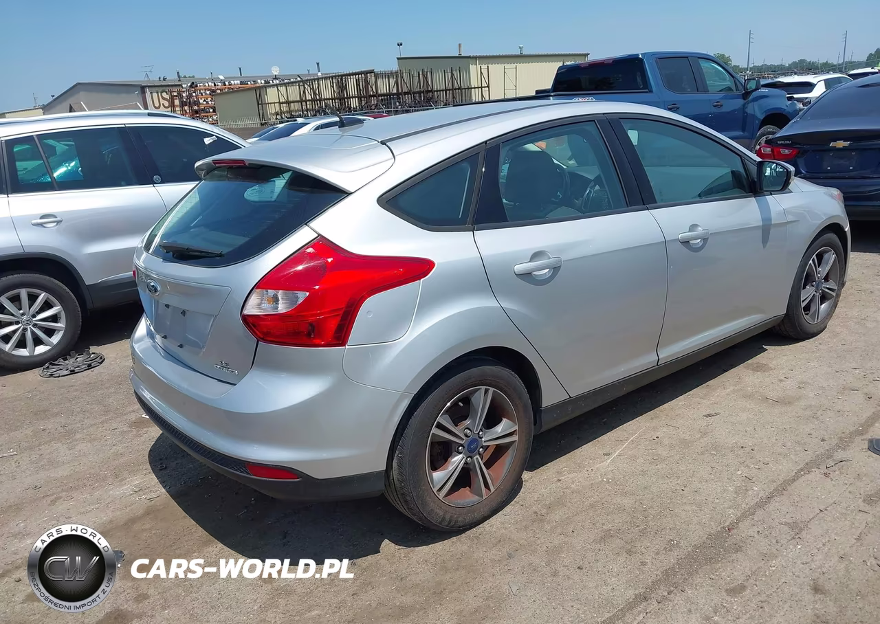 2014 Ford Focus Se VIN:1FADP3K26EL371575 - 4