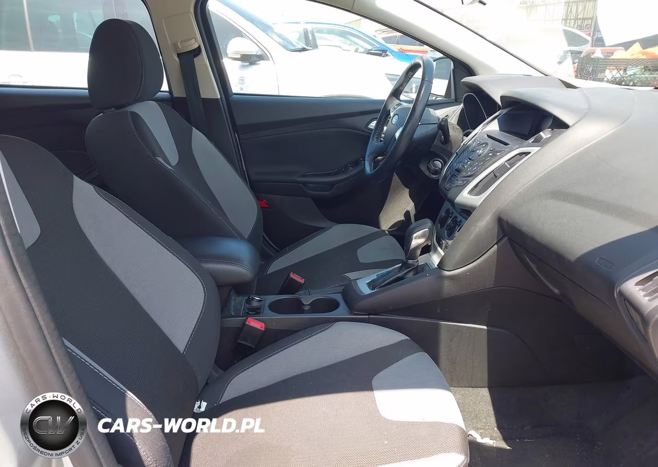 2014 Ford Focus Se VIN:1FADP3K26EL371575 - 5