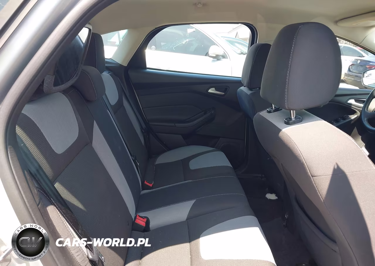 2014 Ford Focus Se VIN:1FADP3K26EL371575 - 8