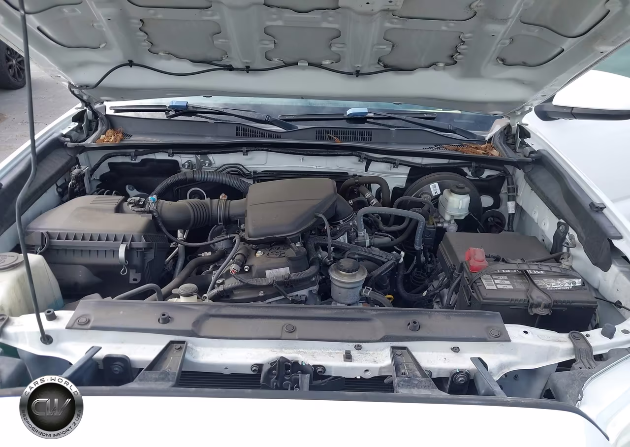 2019 Toyota Tacoma Sr VIN:5TFAX5GN1KX147999 - 10