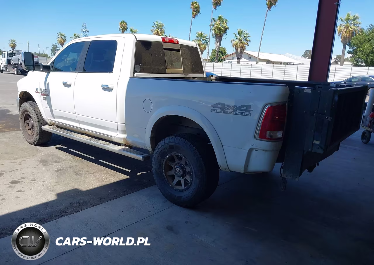 2017 Ram 2500 Laramie 4X4 6'4 Box VIN:3C6UR5FL9HG547689 - 3