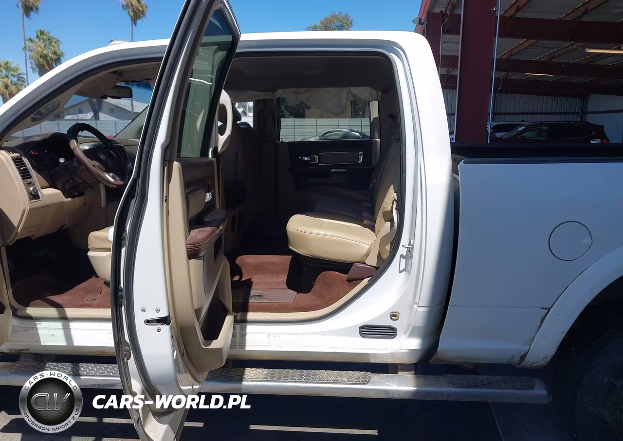 2017 Ram 2500 Laramie 4X4 6'4 Box VIN:3C6UR5FL9HG547689 - 8