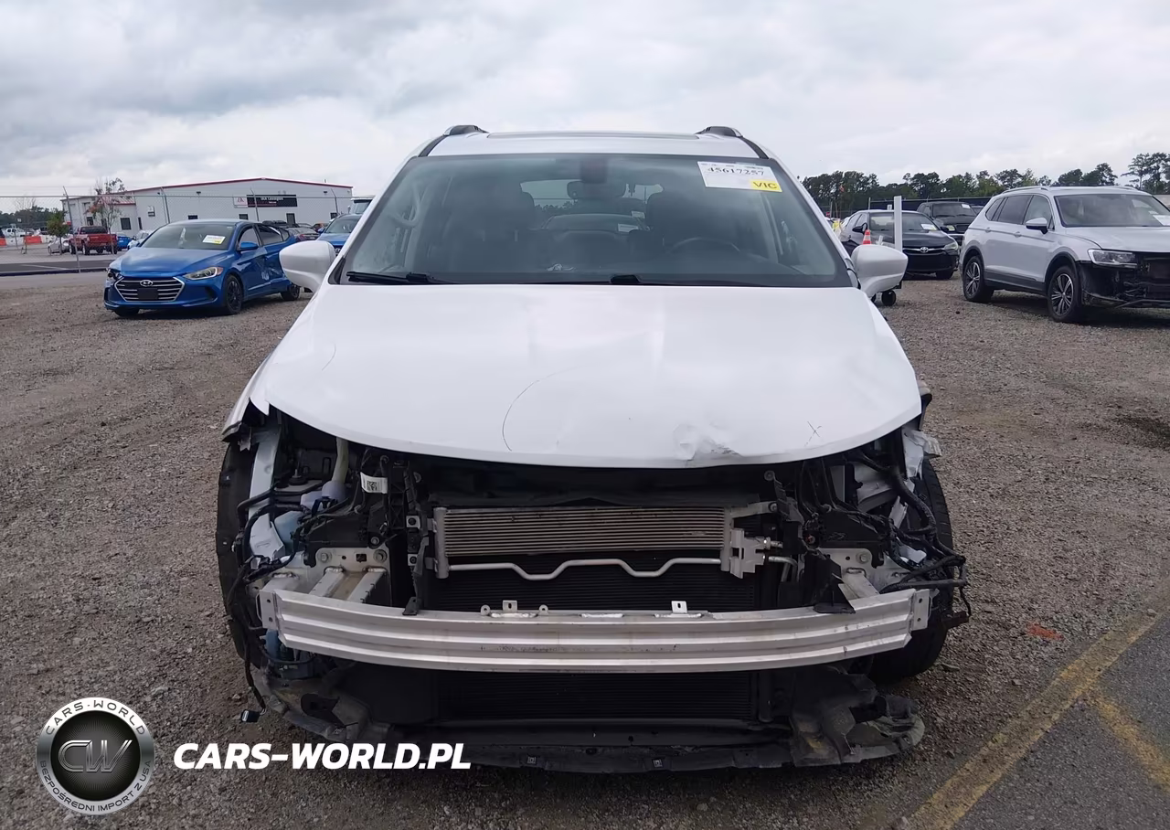 2020 Chrysler Pacifica Touring L Plus VIN:2C4RC1EG7LR252557 - 13
