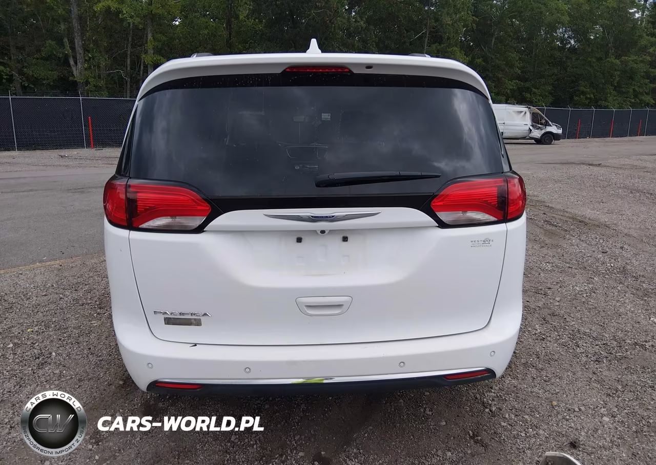 2020 Chrysler Pacifica Touring L Plus VIN:2C4RC1EG7LR252557 - 17