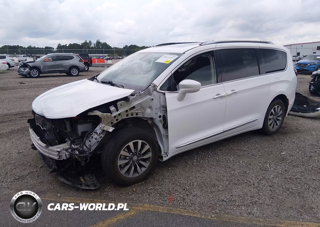 2020 Chrysler Pacifica Touring L Plus VIN:2C4RC1EG7LR252557 - 2