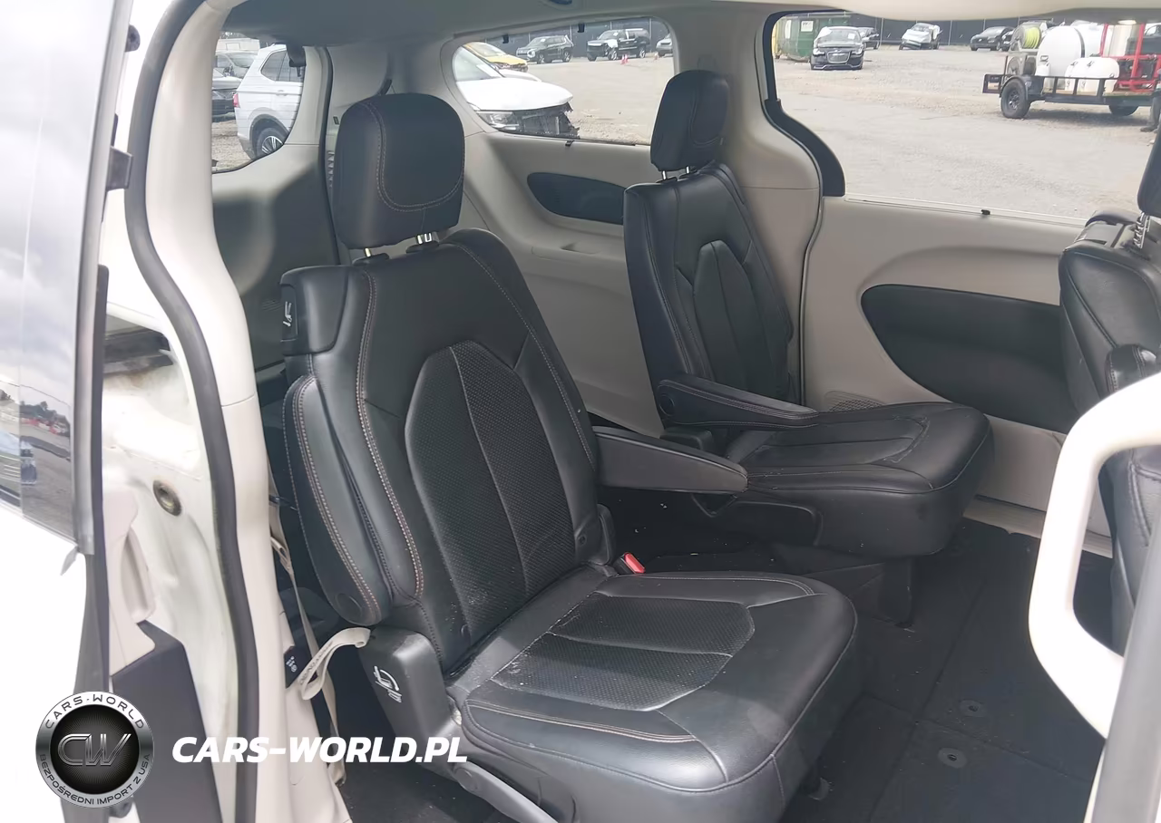 2020 Chrysler Pacifica Touring L Plus VIN:2C4RC1EG7LR252557 - 8