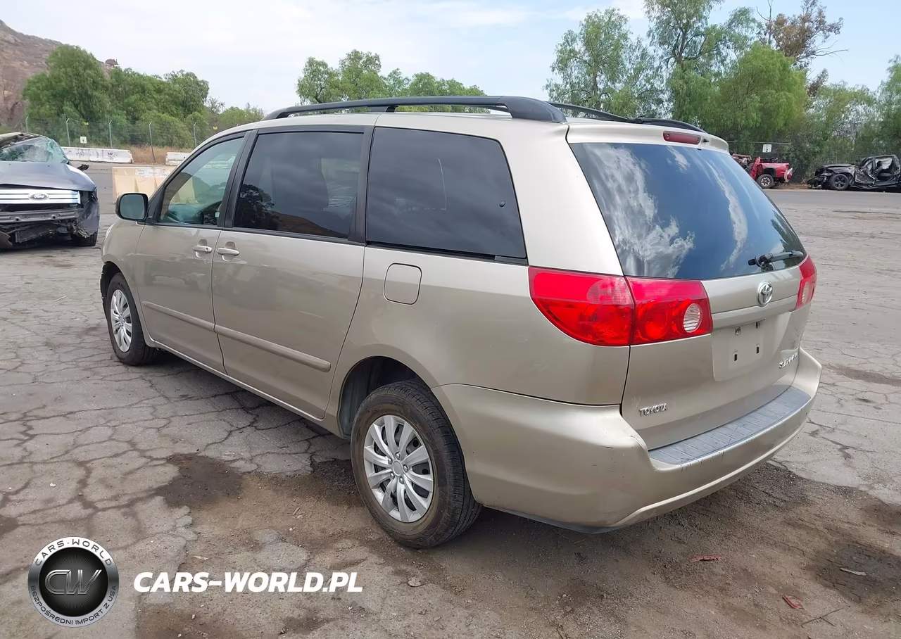 2010 Toyota Sienna Le VIN:5TDKK4CC6AS329185 - 3