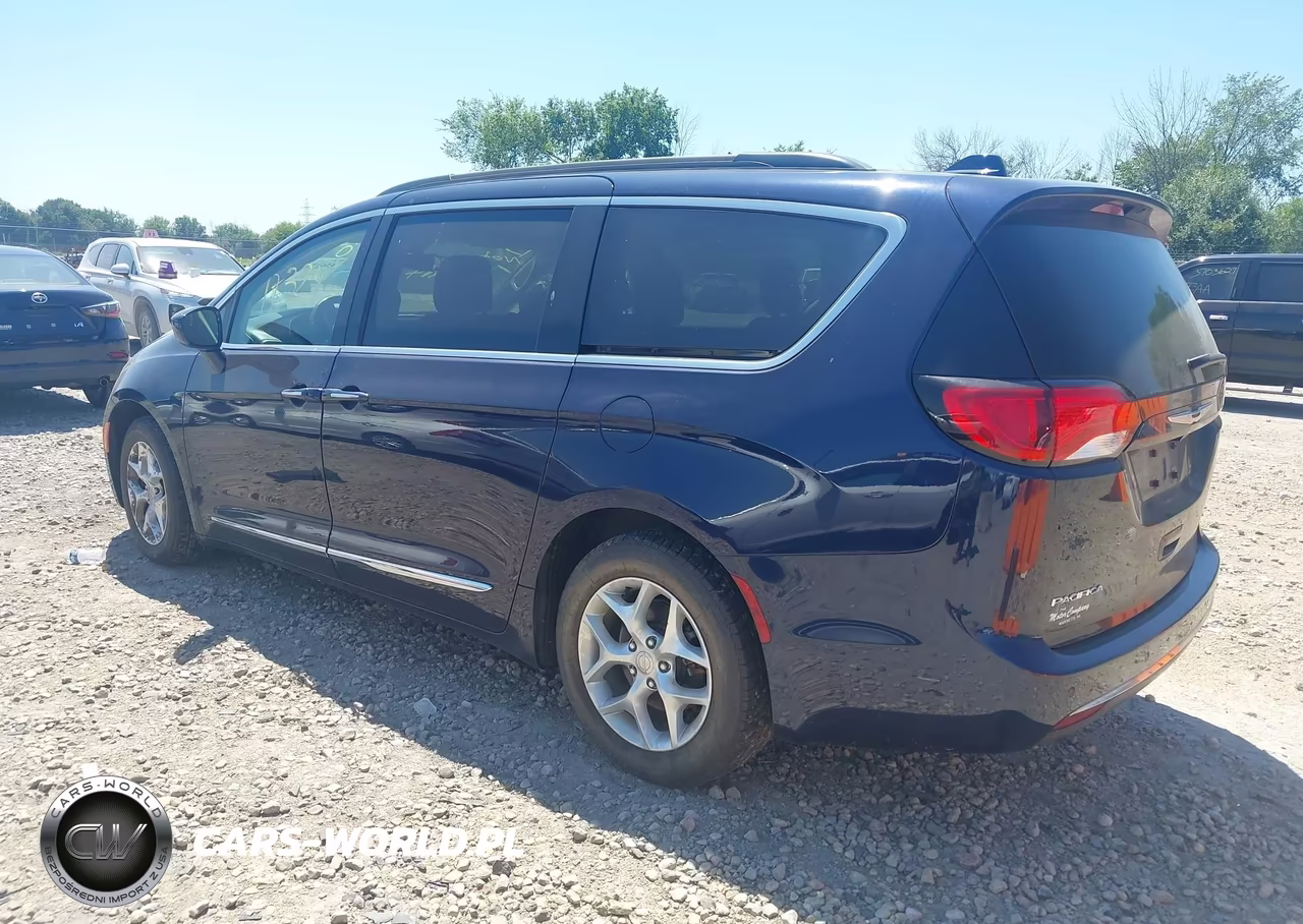 2017 Chrysler Pacifica Touring-L VIN:2C4RC1BG3HR805376 - 3