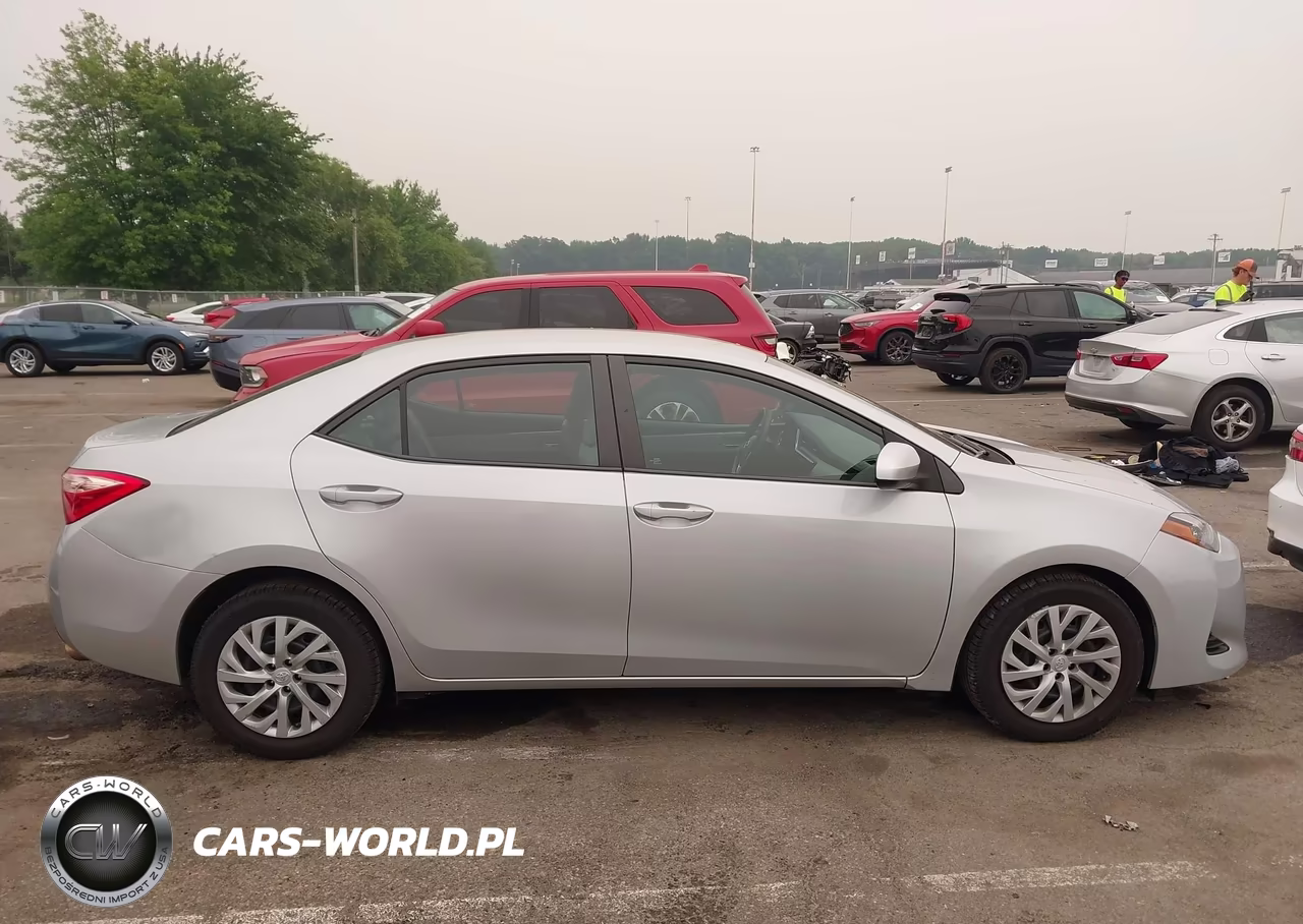 2018 Toyota Corolla Le VIN:2T1BURHE7JC981551 - 13