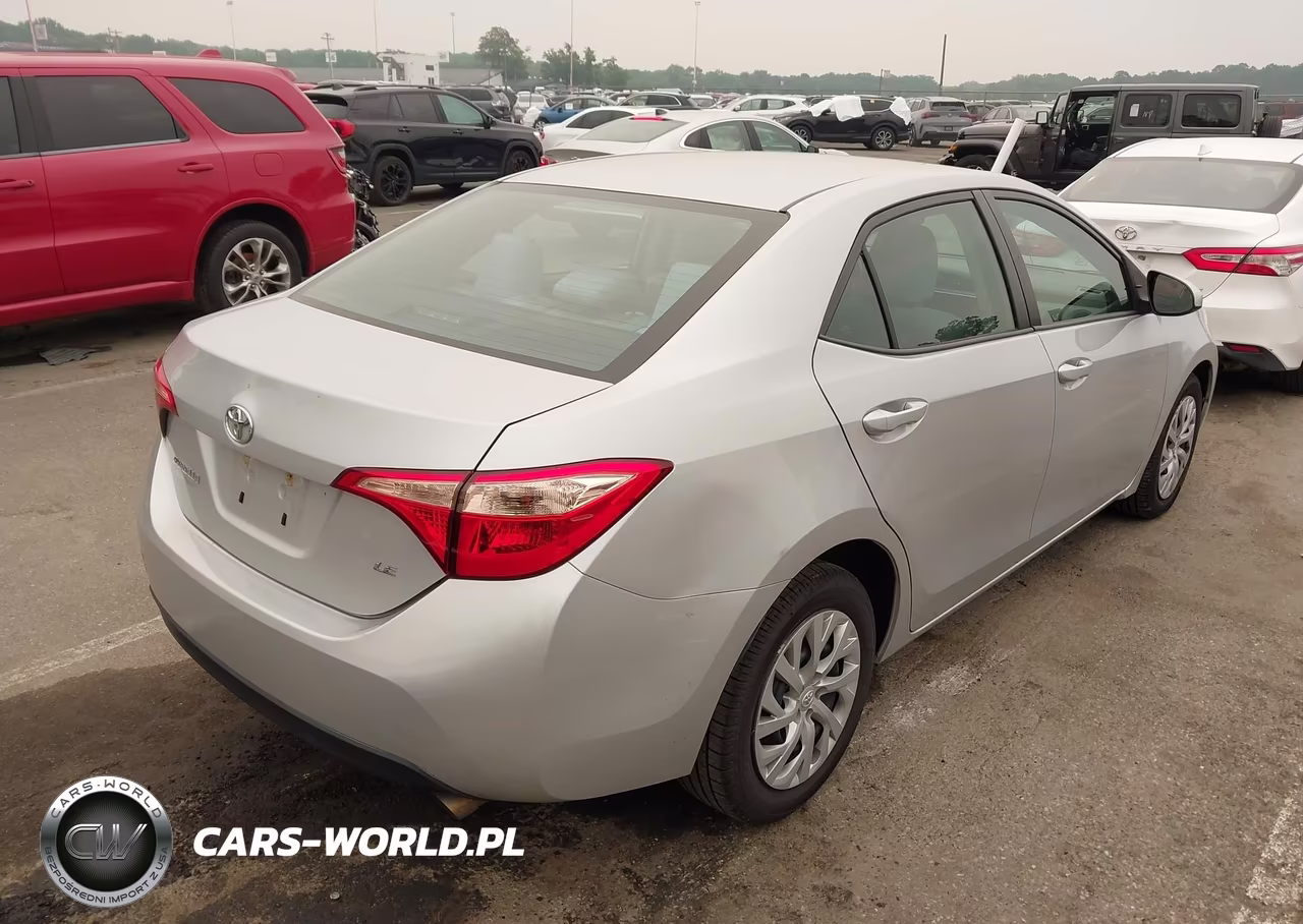 2018 Toyota Corolla Le VIN:2T1BURHE7JC981551 - 4