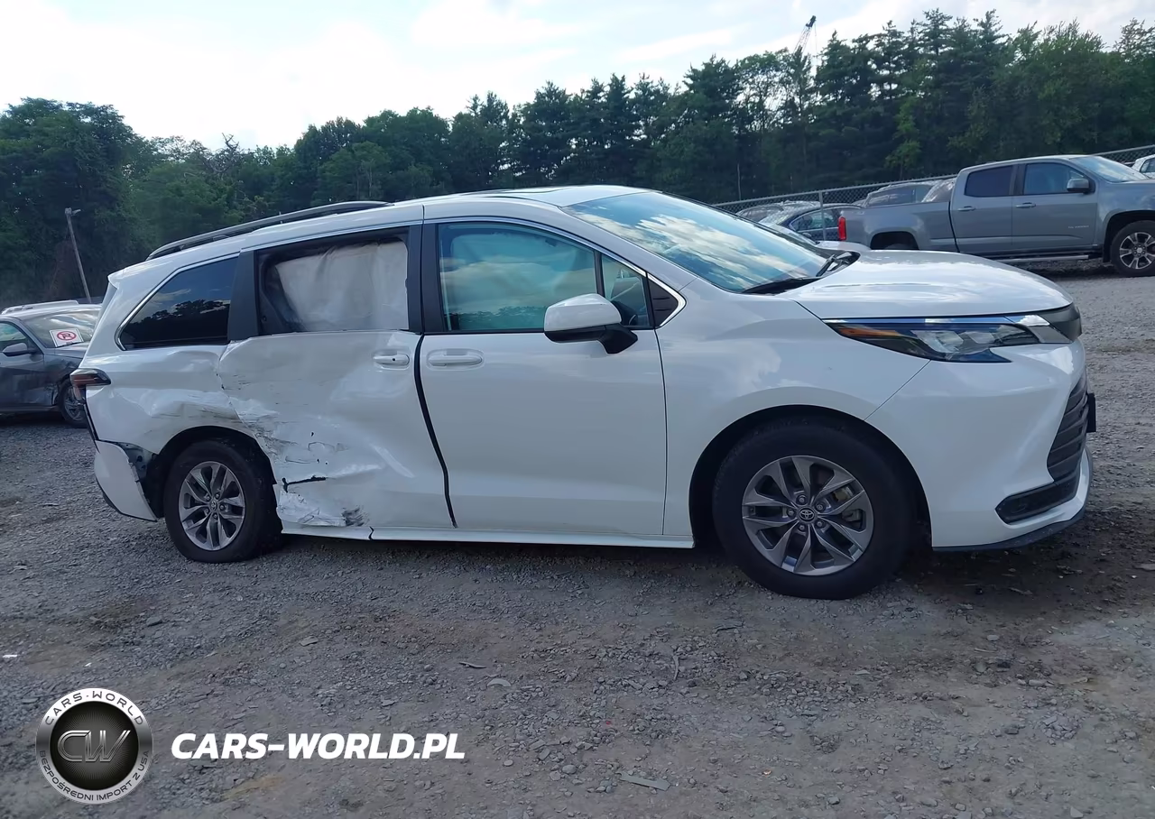 2025 Toyota Sienna Le VIN:5TDBSKFCXSS156899 - 13