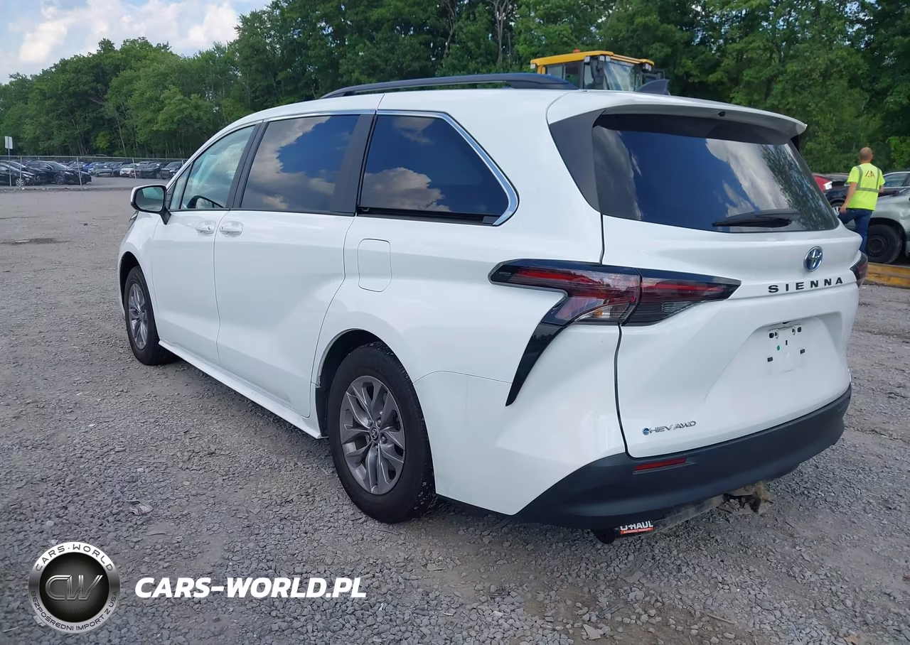 2025 Toyota Sienna Le VIN:5TDBSKFCXSS156899 - 3