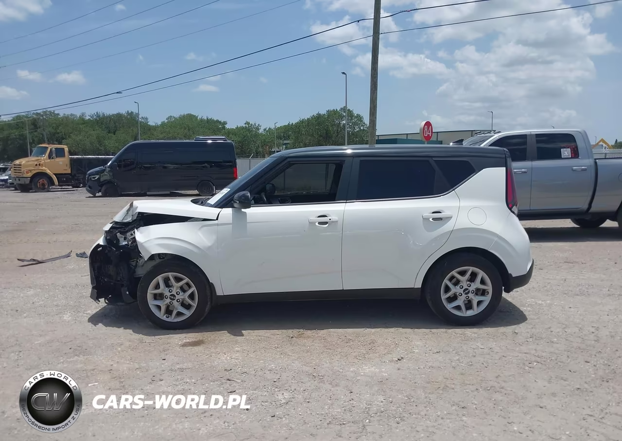 2023 Kia Soul S VIN:KNDJ23AU2P7200073 - 13