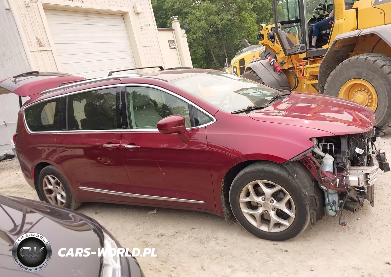 2018 Chrysler Pacifica Touring L Plus VIN:2C4RC1EG8JR322032 - 14